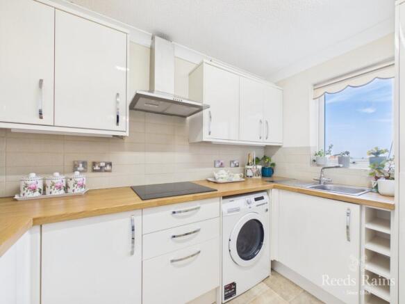 2 bed Apartment for sale Image 4