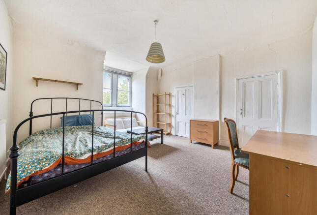 1348356-9-68b98fe...