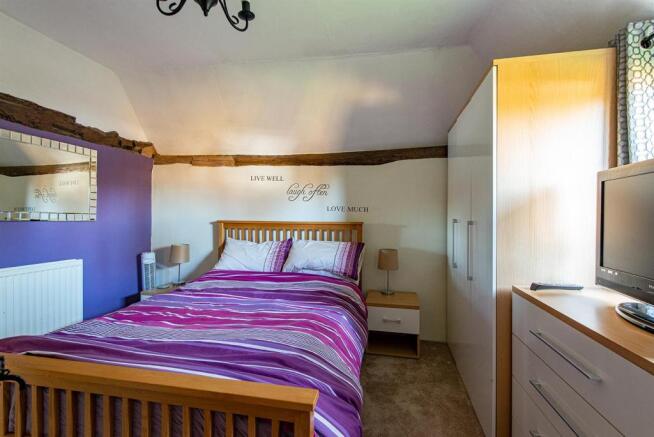 Bakers Cottage bedroom2.jpg