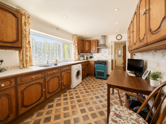 3 bed Detached Bungalow for sale Image 10