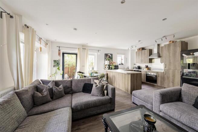 Thornbury Way, E17