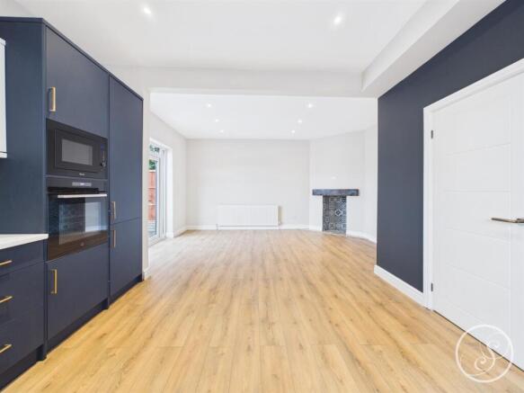 4 bed Semi-Detached for sale Image 9