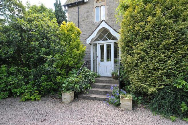 Ground floor entrance porches