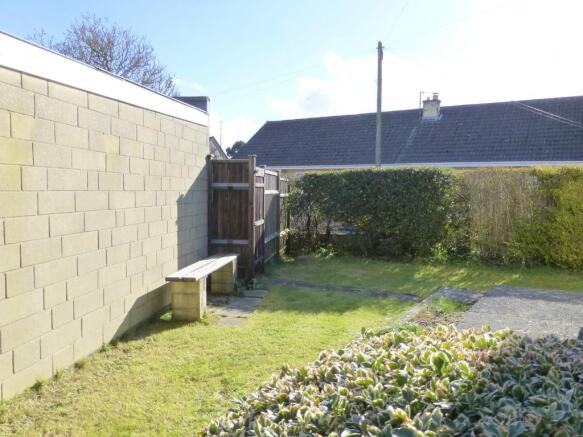 SIDE GARDEN
