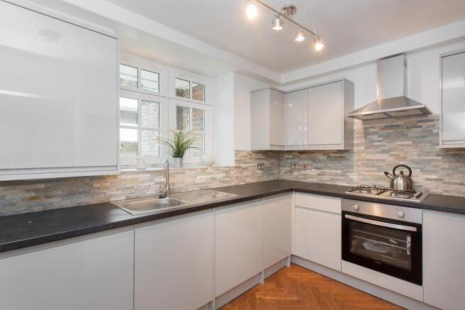 1 Bedroom Ground Floor Flat for Sale in Clapham S