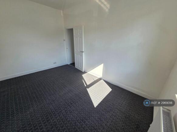 2 bed Flat to rent Image 5