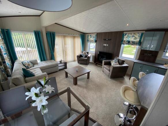 Lounge / Kitchen