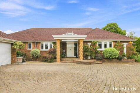 Rayleigh Road, Hutton, CM13