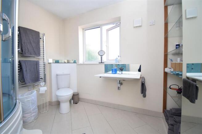 3 bed Town House to rent Image 10