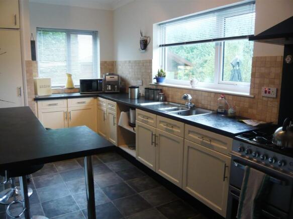 Kitchen/Breakfast Rm