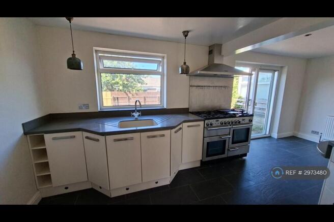 3 bed Semi-Detached to rent Image 4