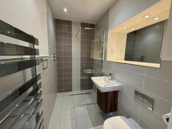 2 bed Flat to rent Image 9