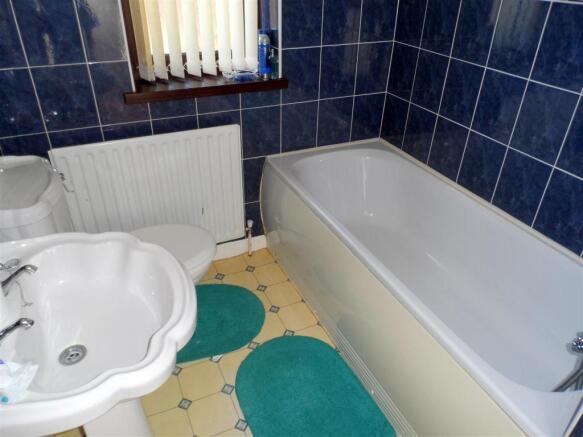 FAMILY BATHROOM