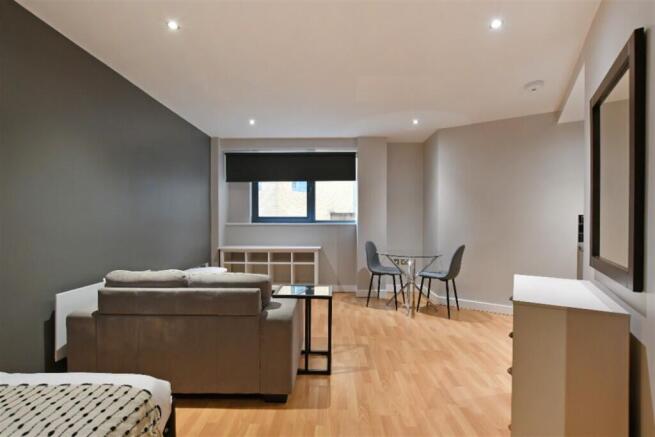 Studio to rent Image 7