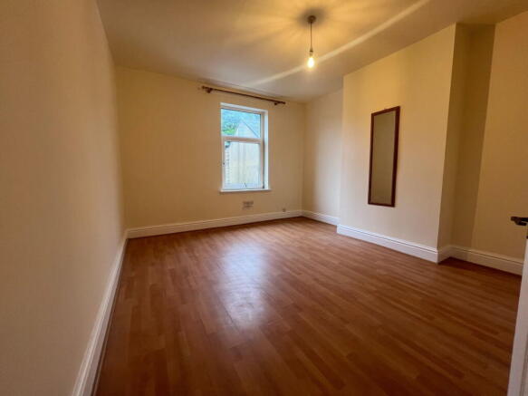 2 bed Terraced to rent Image 5
