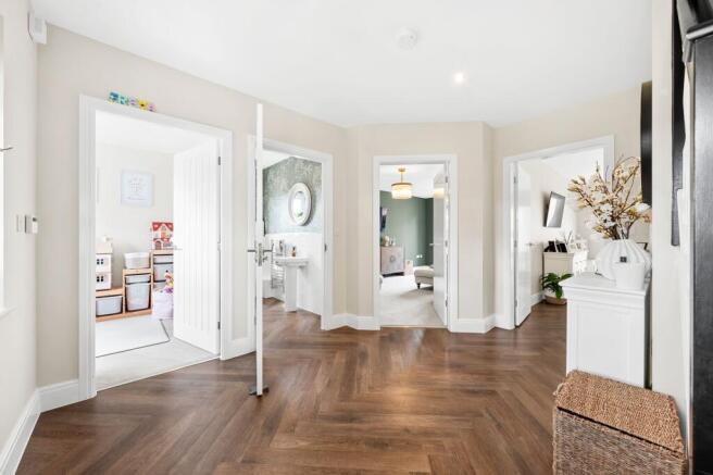 5 bed Detached for sale Image 5