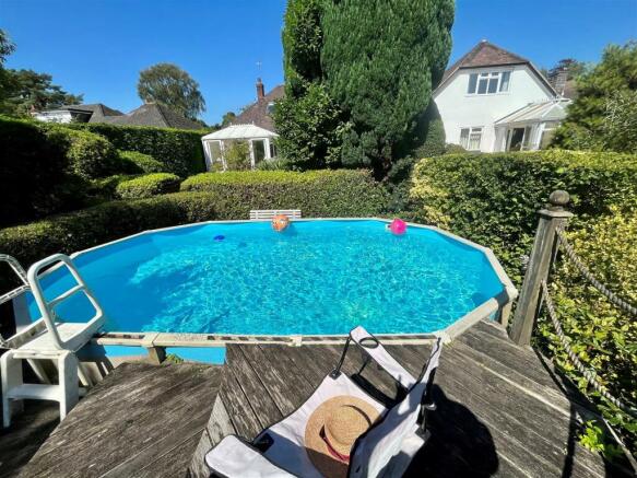 Pool.jpg