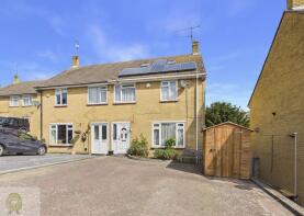 90, Charles Drive, Cuxton, Rochester ME2 1DT