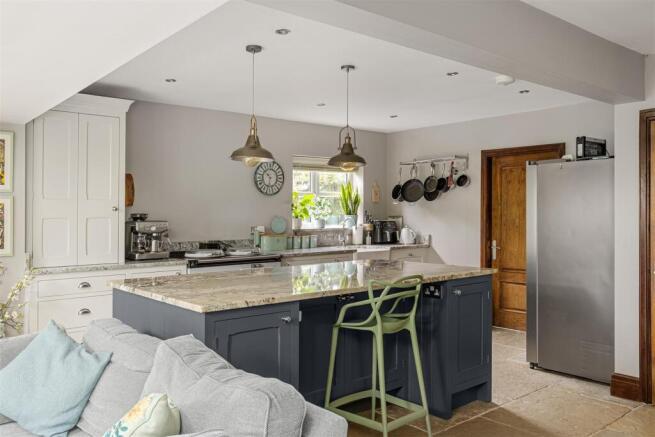 4 bed Detached for sale Image 7