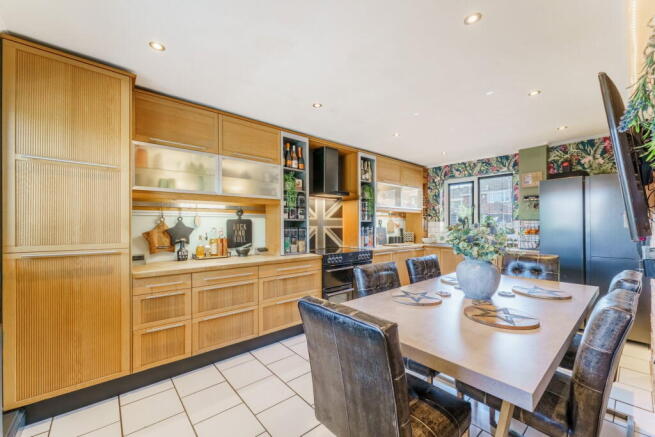 3 bed Terraced for sale Image 8