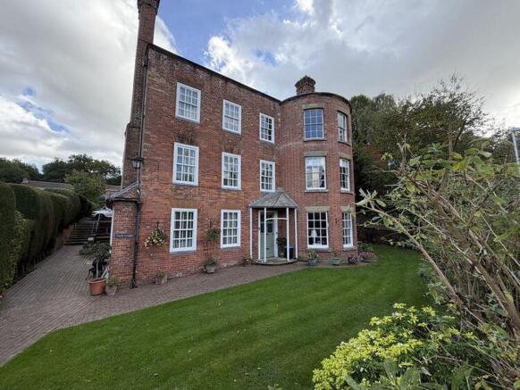 1-bed flat on Park Lane, Bewdley, £70,000