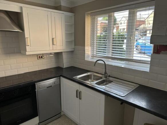 2 bed Town House to rent Image 5
