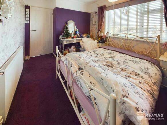 Bedroom 2 (2).jpg