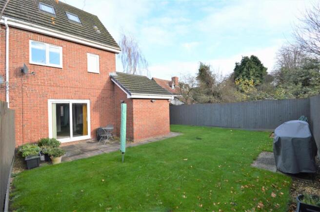 012 garden woodfield.JPG