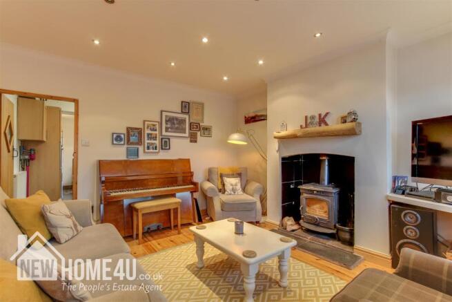 LOUNGE:
