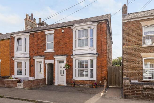 3-bed semi-detached on Cross Street, Spalding, £200,000