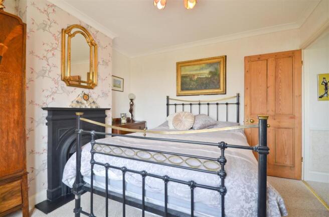 Bedroom 2 (2).JPG