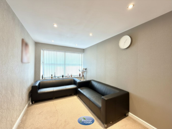 5 bed Detached for sale Image 10