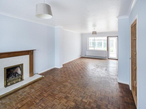 Lounge/Dining Room
