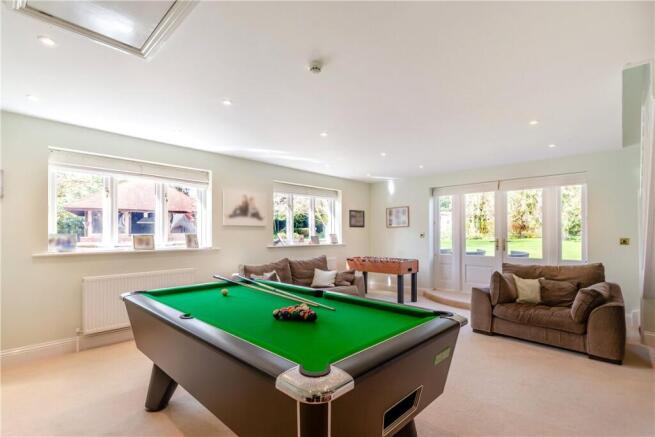 6 bed Detached for sale Image 9
