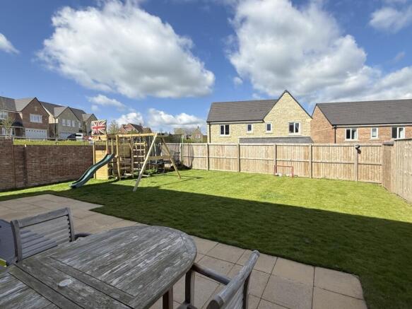 5 bed Detached for sale Image 4