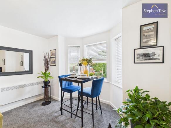 Lounge/ Dining Room