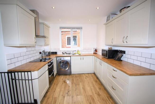 Kitchen 1.JPG