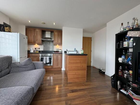 1 bed Apartment to rent Image 4