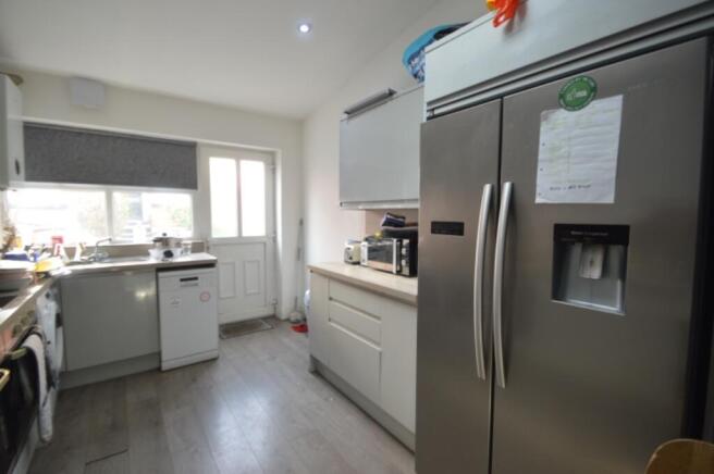 7 bed Semi-Detached to rent Image 4