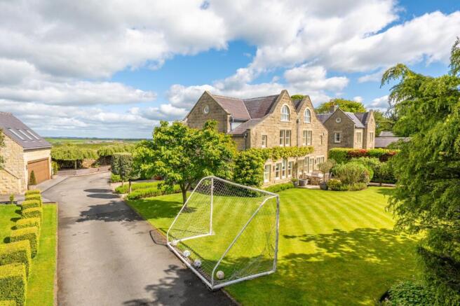 6 bed Detached for sale Image 6