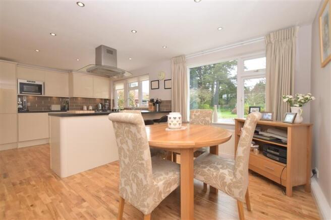 Kitchen/ Dining Area