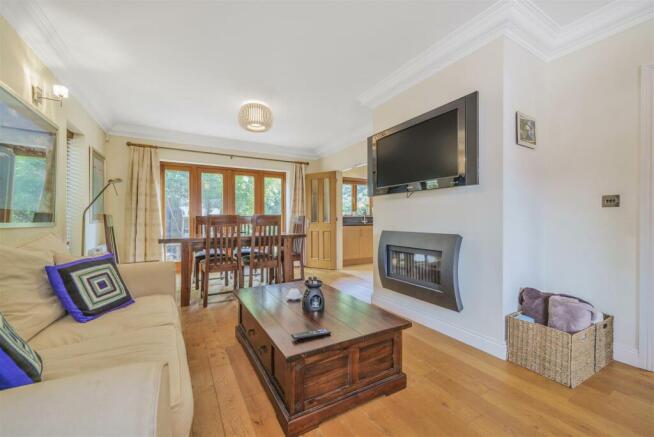 Sitting/Dining Room