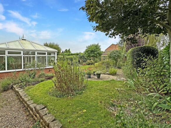 Wonderful SOUTH-FACING Garden 303