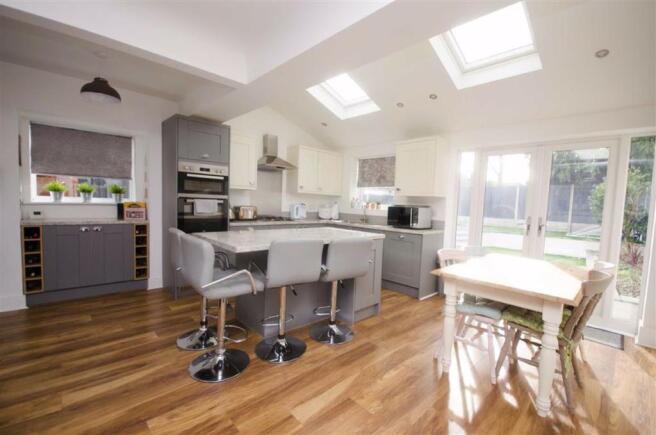 DINING KITCHEN/FAMILY AREA