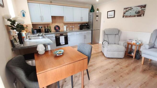 2 bed Apartment for sale Image 7