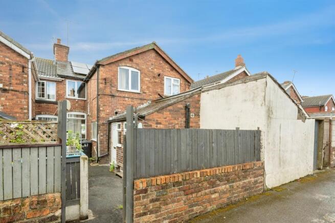 3 bed Terraced for sale Image 12