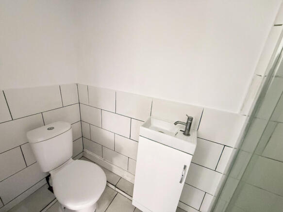 2 bed Terraced to rent Image 5