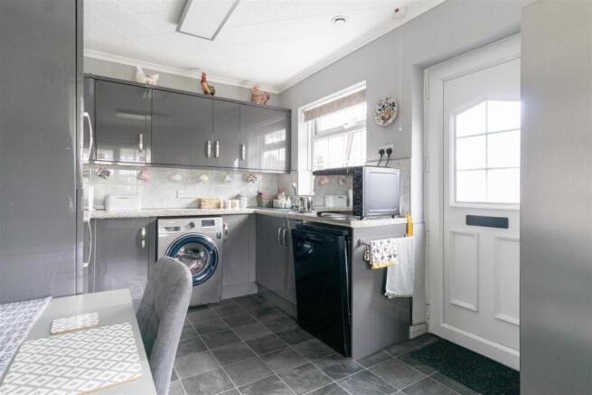 Kitchen / Dining Area