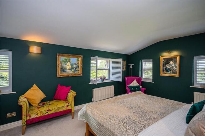 6 bed Detached for sale Image 9