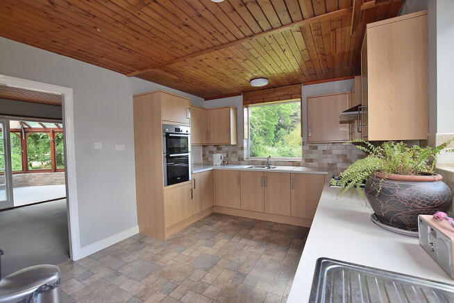 4 bed Detached to rent Image 9